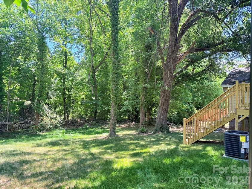 925 Randolph Street, High Point, NC 27260.  MLS# CAR4345152, YatesRealty ID 9268. 