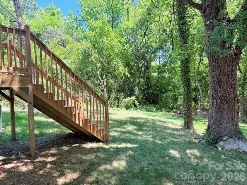 925 Randolph Street, High Point, NC 27260.  MLS# CAR4345152, YatesRealty ID 9268. 