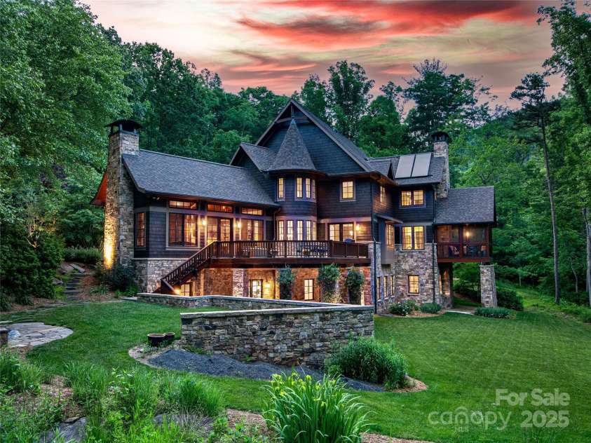 51 Robinhood Road, Asheville, NC 28804.  MLS# CAR4203746, YatesRealty ID 927. 51 Robinhood Road