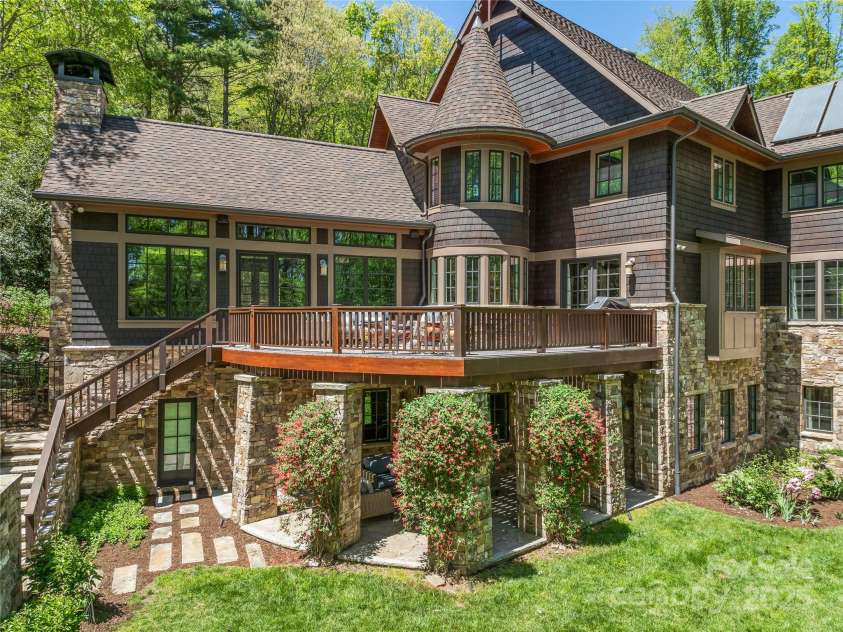 51 Robinhood Road, Asheville, NC 28804.  MLS# CAR4203746, YatesRealty ID 927. 