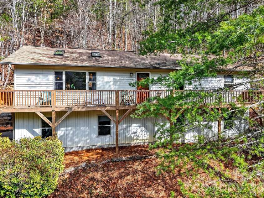 63 Independence Boulevard, Asheville, NC 28805.  MLS# CAR4347392, YatesRealty ID 9270. 