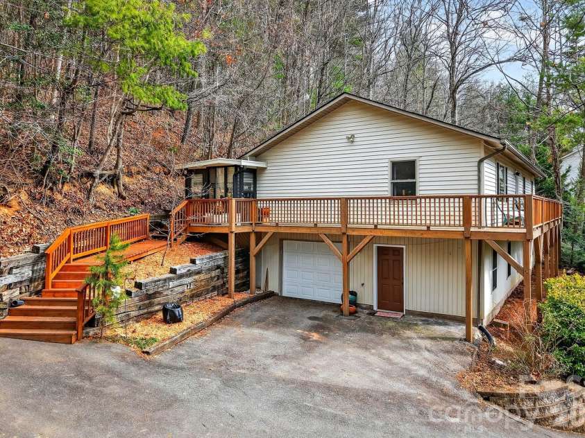 63 Independence Boulevard, Asheville, NC 28805.  MLS# CAR4347392, YatesRealty ID 9270. 