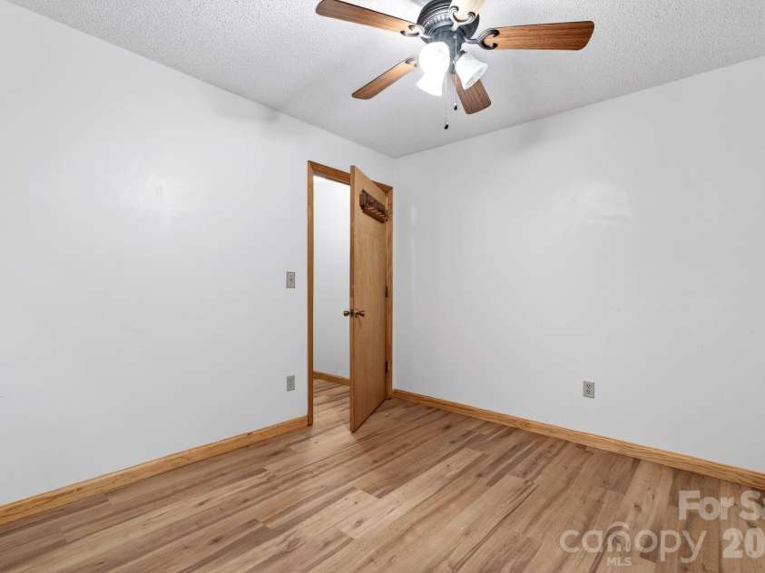 63 Independence Boulevard, Asheville, NC 28805.  MLS# CAR4347392, YatesRealty ID 9270. 