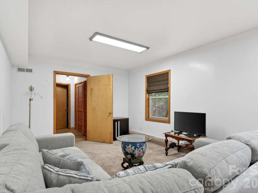 63 Independence Boulevard, Asheville, NC 28805.  MLS# CAR4347392, YatesRealty ID 9270. 