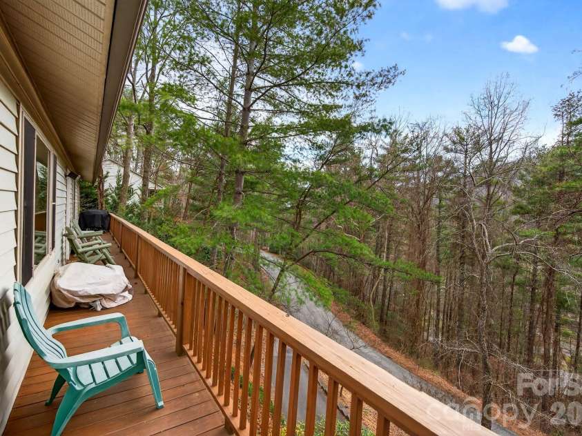 63 Independence Boulevard, Asheville, NC 28805.  MLS# CAR4347392, YatesRealty ID 9270. 
