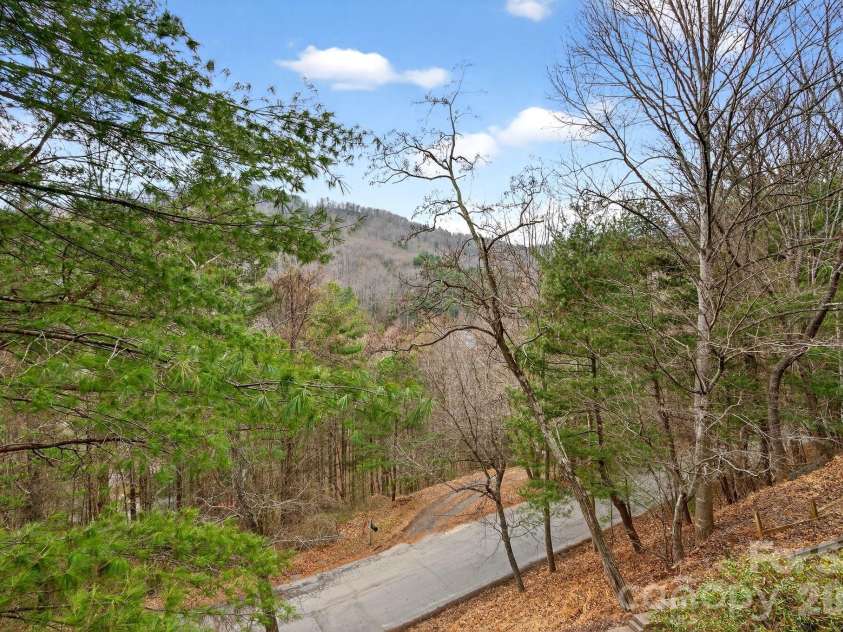 63 Independence Boulevard, Asheville, NC 28805.  MLS# CAR4347392, YatesRealty ID 9270. 
