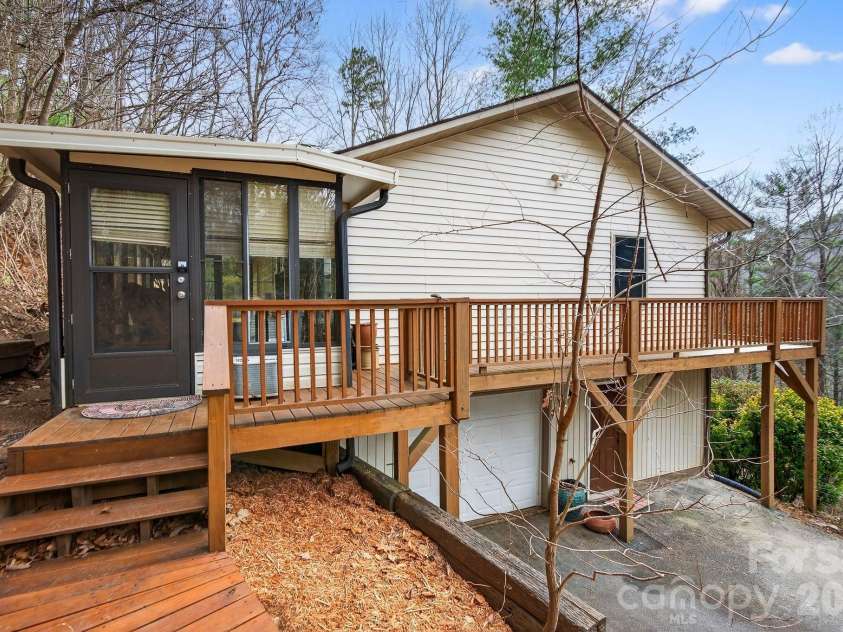 63 Independence Boulevard, Asheville, NC 28805.  MLS# CAR4347392, YatesRealty ID 9270. 