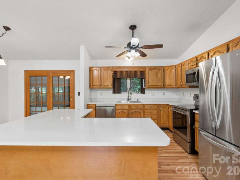 63 Independence Boulevard, Asheville, NC 28805.  MLS# CAR4347392, YatesRealty ID 9270. 