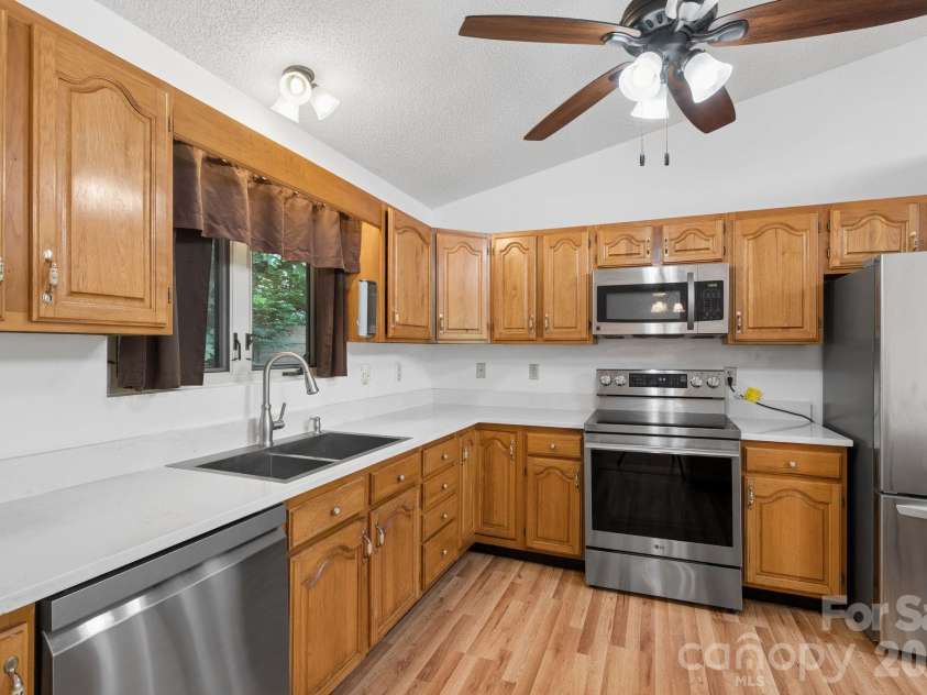 63 Independence Boulevard, Asheville, NC 28805.  MLS# CAR4347392, YatesRealty ID 9270. 