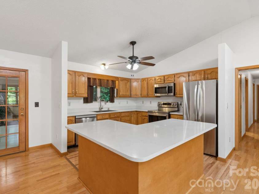 63 Independence Boulevard, Asheville, NC 28805.  MLS# CAR4347392, YatesRealty ID 9270. 