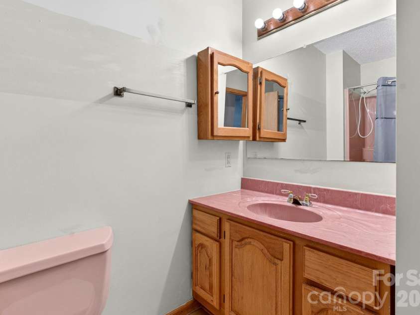 63 Independence Boulevard, Asheville, NC 28805.  MLS# CAR4347392, YatesRealty ID 9270. Second upstairs bathroom