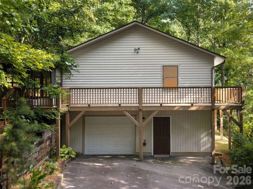 63 Independence Boulevard, Asheville, NC 28805.  MLS# CAR4417559, YatesRealty ID 9270. 