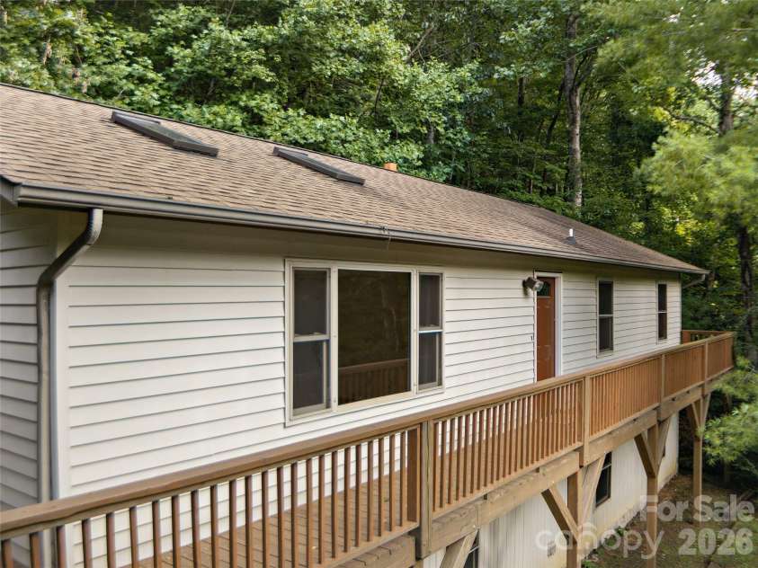 63 Independence Boulevard, Asheville, NC 28805.  MLS# CAR4417559, YatesRealty ID 9270. 