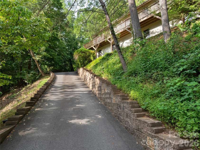 63 Independence Boulevard, Asheville, NC 28805.  MLS# CAR4417559, YatesRealty ID 9270. 