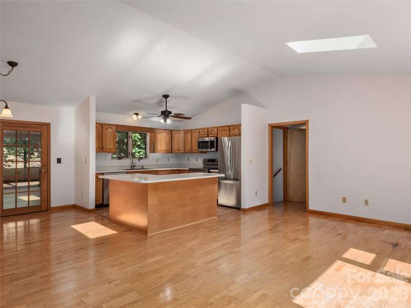63 Independence Boulevard, Asheville, NC 28805.  MLS# CAR4417559, YatesRealty ID 9270. 