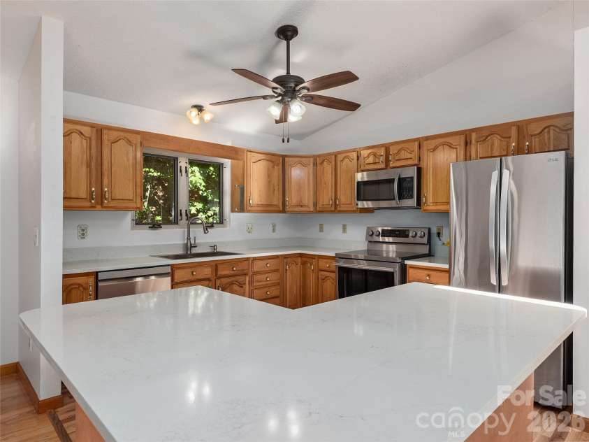 63 Independence Boulevard, Asheville, NC 28805.  MLS# CAR4417559, YatesRealty ID 9270. 