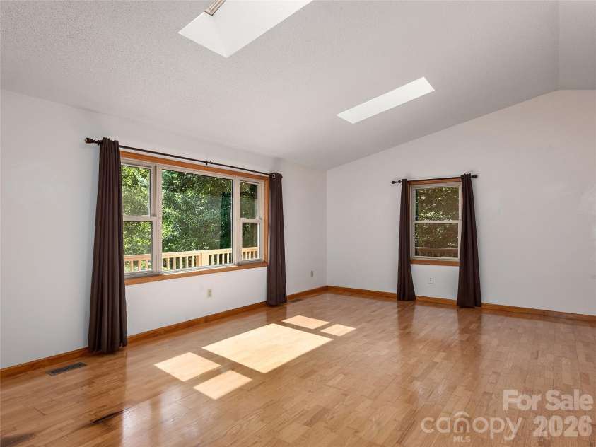63 Independence Boulevard, Asheville, NC 28805.  MLS# CAR4417559, YatesRealty ID 9270. 