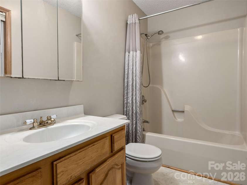 63 Independence Boulevard, Asheville, NC 28805.  MLS# CAR4417559, YatesRealty ID 9270. 