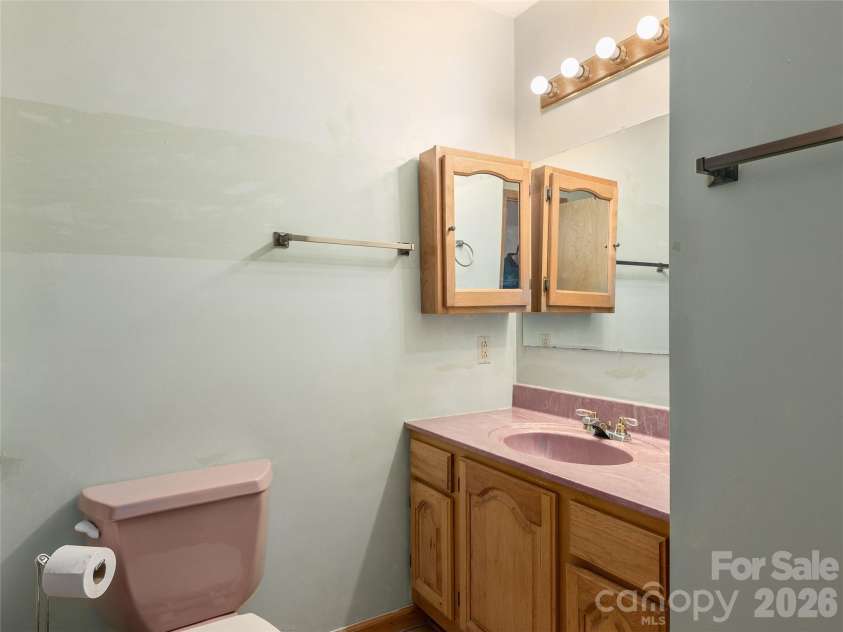 63 Independence Boulevard, Asheville, NC 28805.  MLS# CAR4417559, YatesRealty ID 9270. 