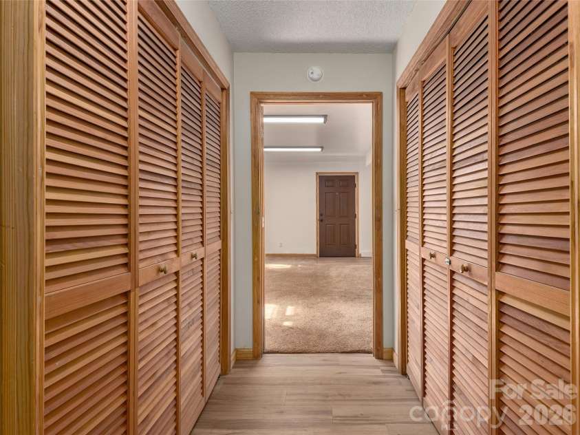 63 Independence Boulevard, Asheville, NC 28805.  MLS# CAR4417559, YatesRealty ID 9270. 