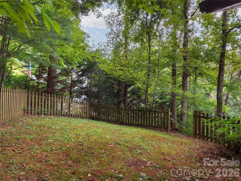 63 Independence Boulevard, Asheville, NC 28805.  MLS# CAR4417559, YatesRealty ID 9270. 