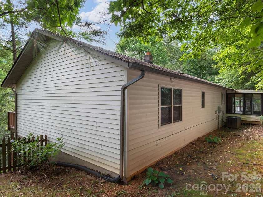63 Independence Boulevard, Asheville, NC 28805.  MLS# CAR4417559, YatesRealty ID 9270. 