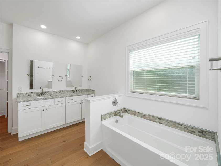 241 Millbrae Loop, Hendersonville, NC 28791.  MLS# CAR4266188, YatesRealty ID 9271. Primary ensuite Bath