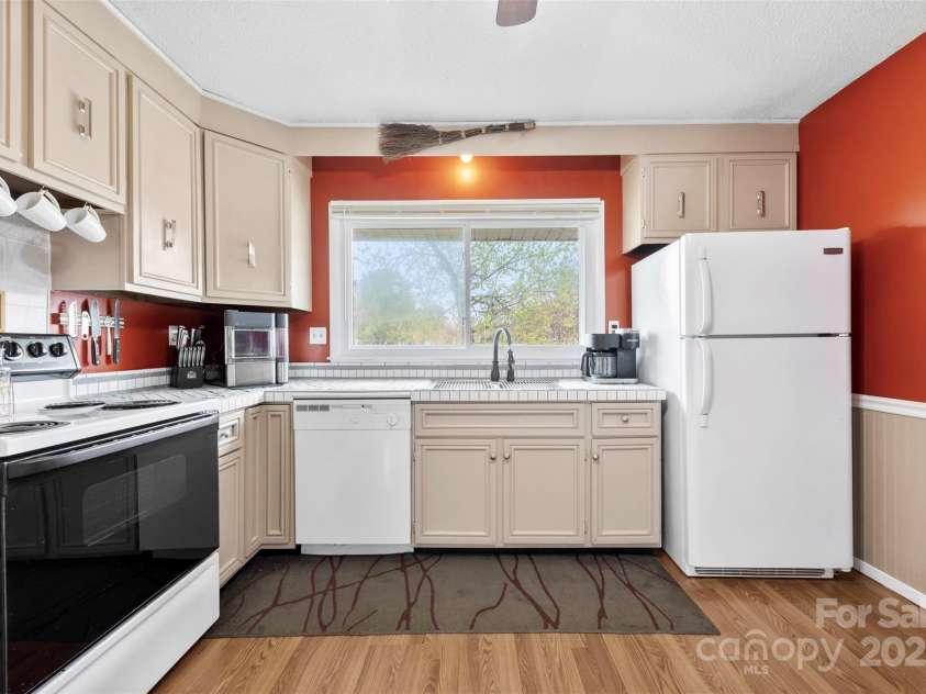 1308 Gaston Way, Dallas, NC 28034.  MLS# CAR4240422, YatesRealty ID 9272. Kitchen