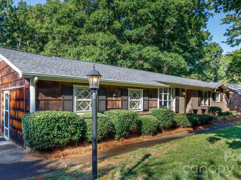 637 University Drive, Rock Hill, SC 29730.  MLS# CAR4305726, YatesRealty ID 9272. 
