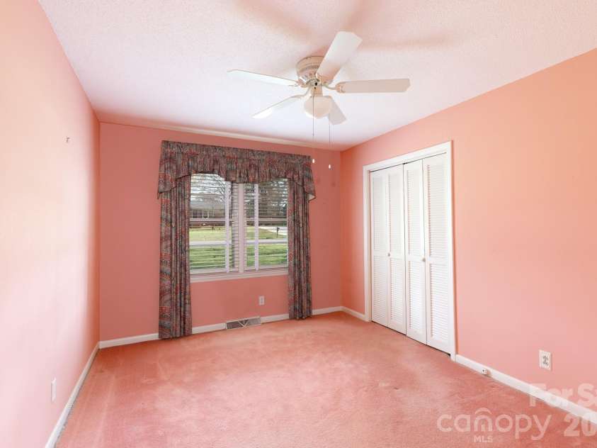 637 University Drive, Rock Hill, SC 29730.  MLS# CAR4305726, YatesRealty ID 9272. 