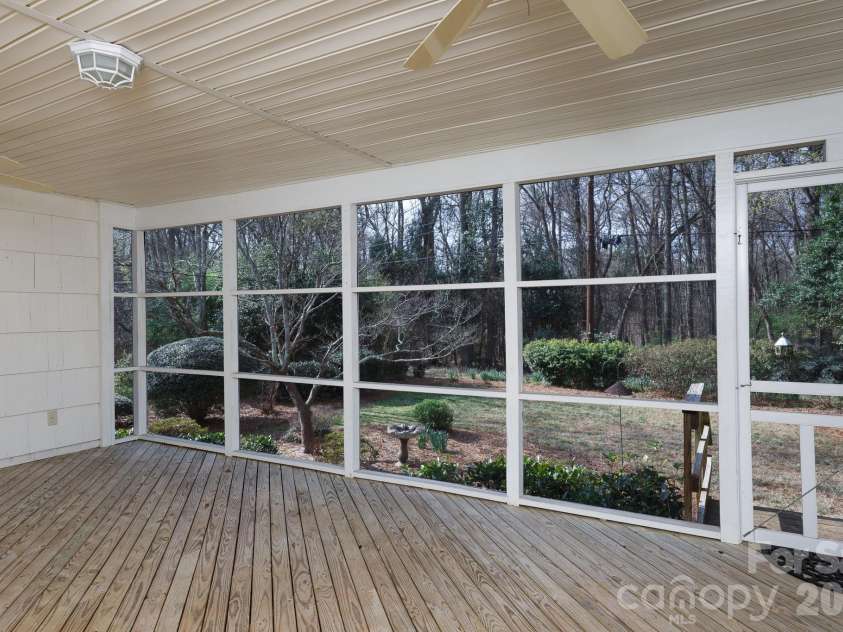 637 University Drive, Rock Hill, SC 29730.  MLS# CAR4305726, YatesRealty ID 9272. 