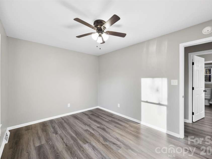 1045 Elizabeth Drive, Dallas, NC 28034.  MLS# CAR4334067, YatesRealty ID 9273. 