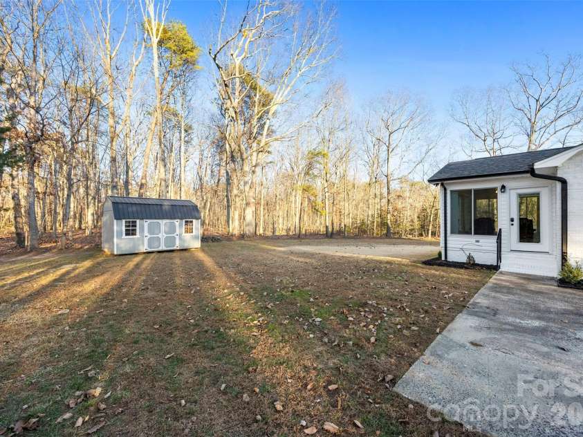 1045 Elizabeth Drive, Dallas, NC 28034.  MLS# CAR4334067, YatesRealty ID 9273. 