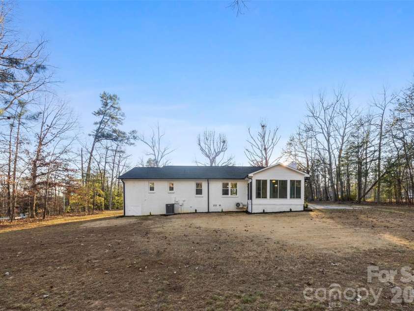1045 Elizabeth Drive, Dallas, NC 28034.  MLS# CAR4334067, YatesRealty ID 9273. 