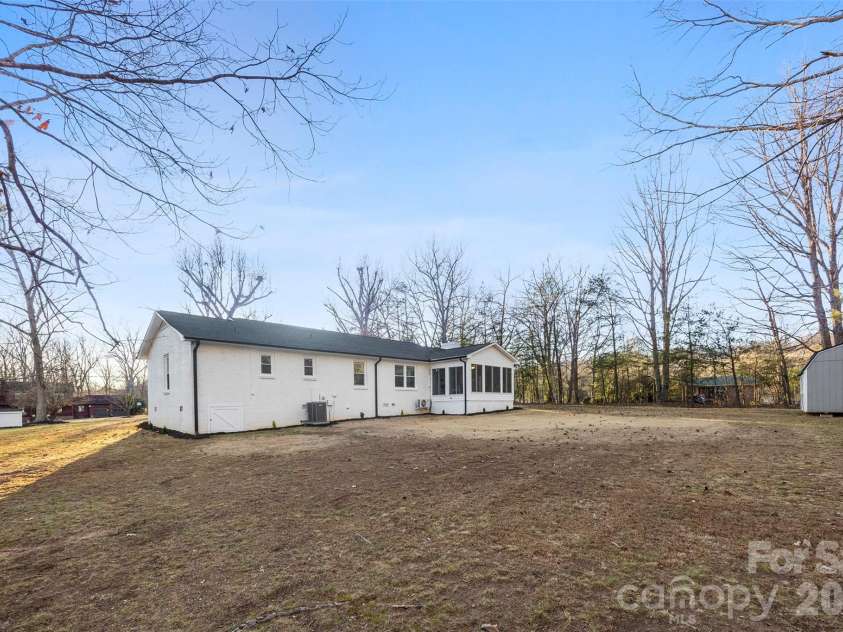 1045 Elizabeth Drive, Dallas, NC 28034.  MLS# CAR4334067, YatesRealty ID 9273. 