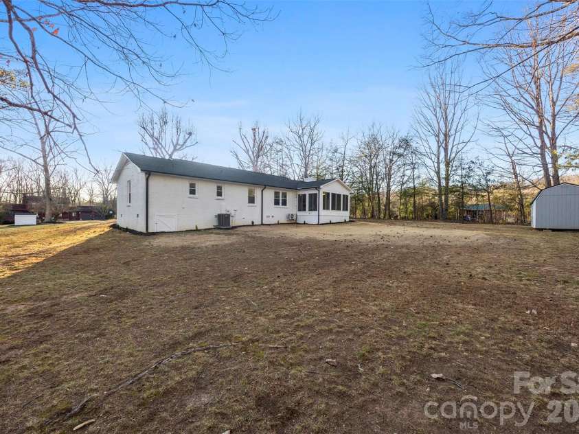 1045 Elizabeth Drive, Dallas, NC 28034.  MLS# CAR4334067, YatesRealty ID 9273. 