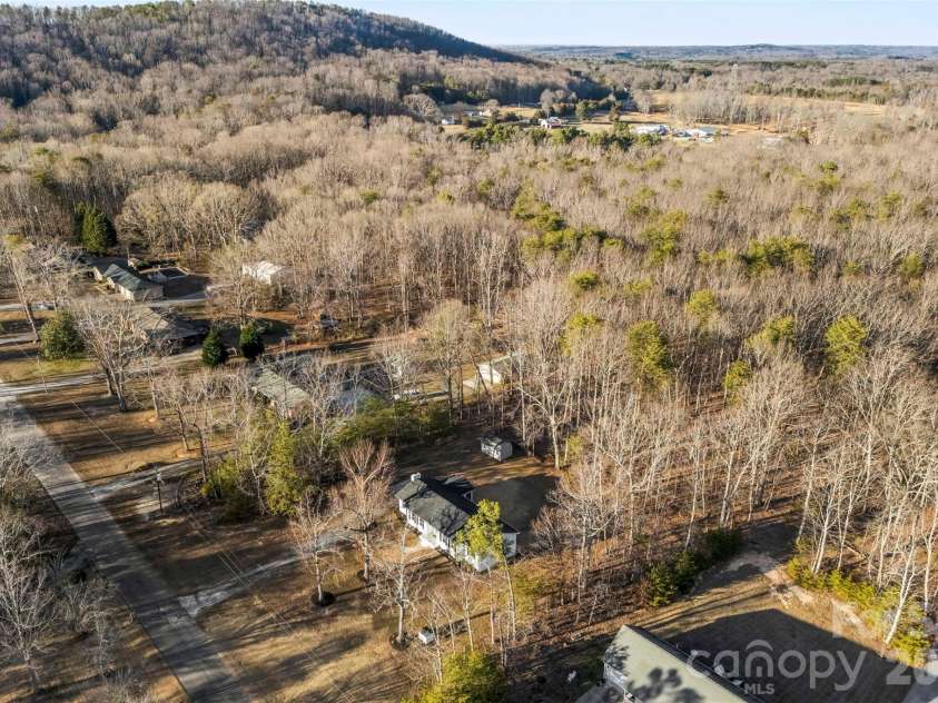 1045 Elizabeth Drive, Dallas, NC 28034.  MLS# CAR4334067, YatesRealty ID 9273. 