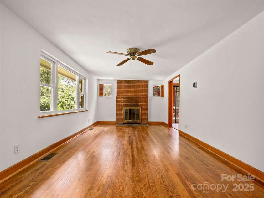 41 Wesley Branch Road, Asheville, NC 28806.  MLS# CAR4302099, YatesRealty ID 9274. 