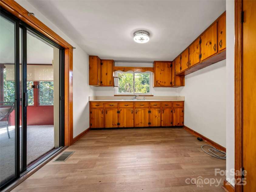 41 Wesley Branch Road, Asheville, NC 28806.  MLS# CAR4302099, YatesRealty ID 9274. 