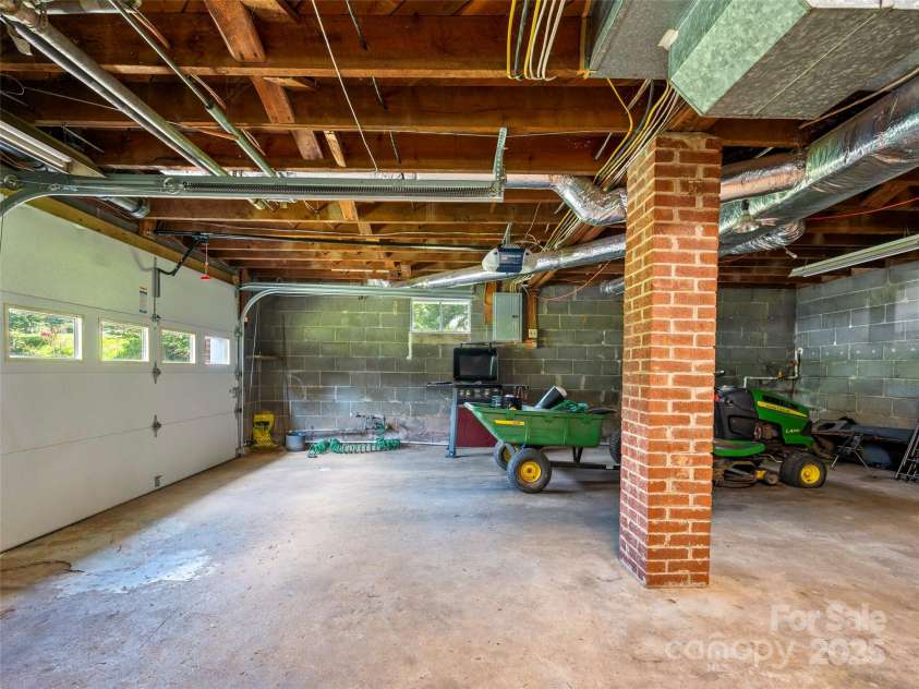 41 Wesley Branch Road, Asheville, NC 28806.  MLS# CAR4302099, YatesRealty ID 9274. 