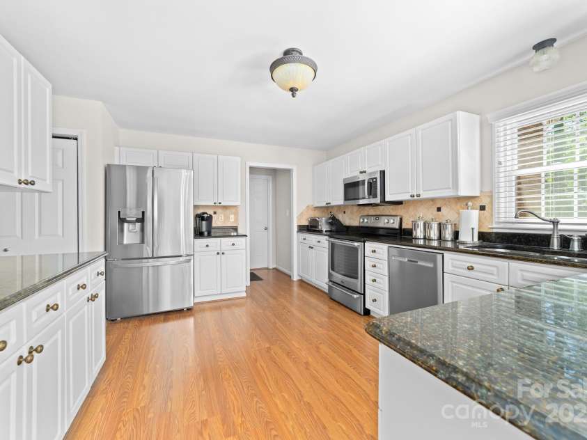 14812 Stonegreen Lane, Huntersville, NC 28078.  MLS# CAR4249374, YatesRealty ID 9275. 