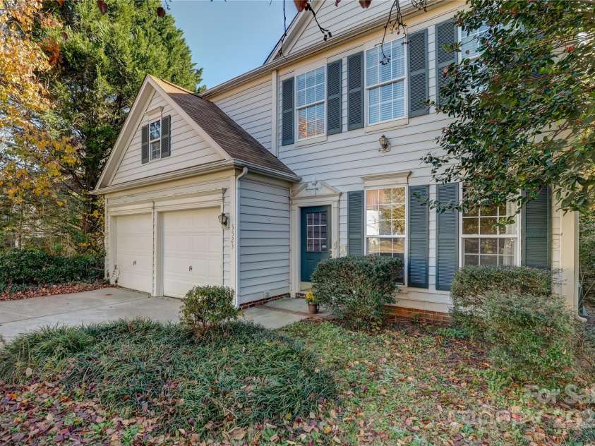 5523 Bentgrass Run Drive, Charlotte, NC 28269.  MLS# CAR4324679, YatesRealty ID 9275. 