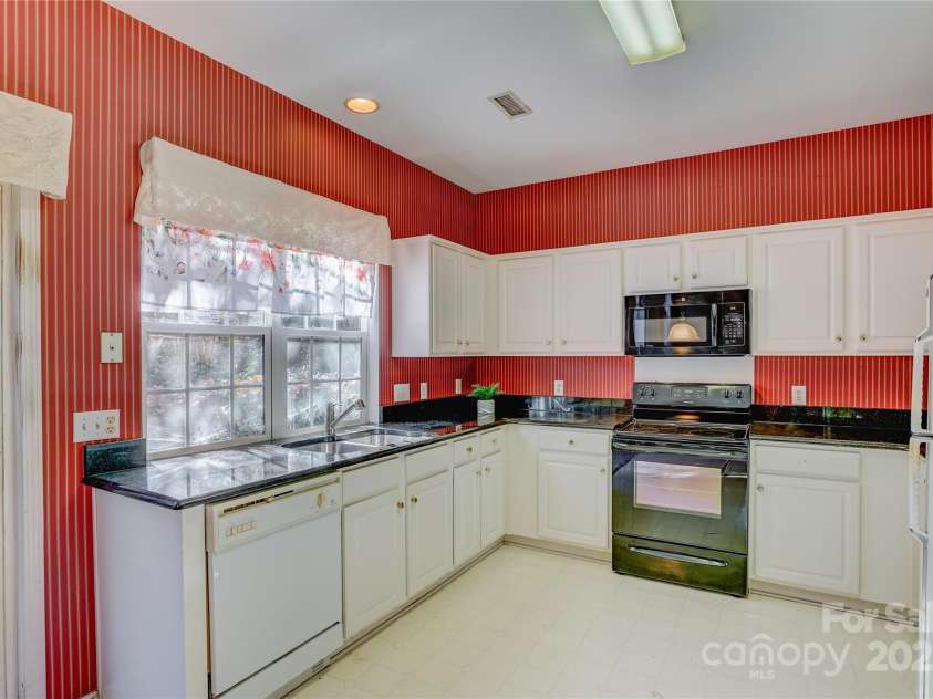 5523 Bentgrass Run Drive, Charlotte, NC 28269.  MLS# CAR4324679, YatesRealty ID 9275. 