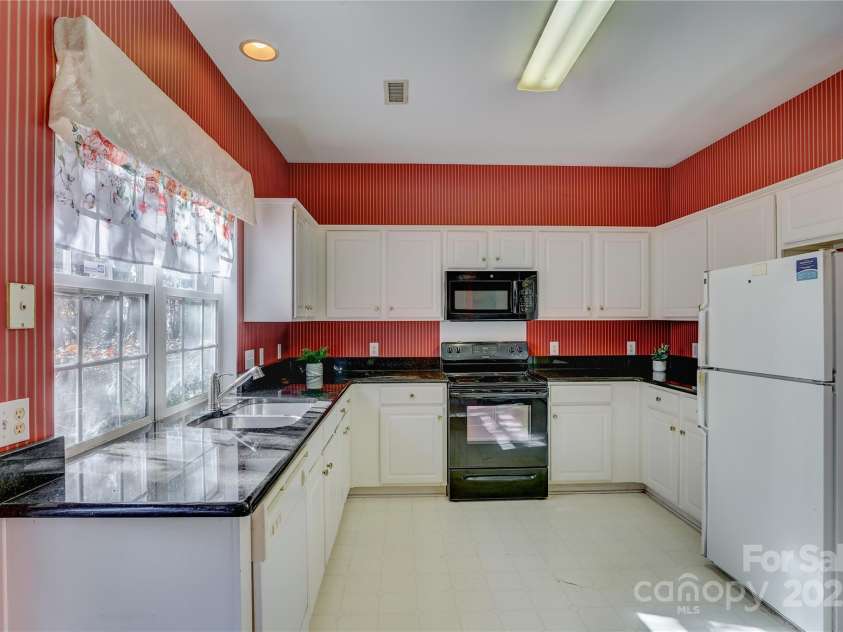 5523 Bentgrass Run Drive, Charlotte, NC 28269.  MLS# CAR4324679, YatesRealty ID 9275. 