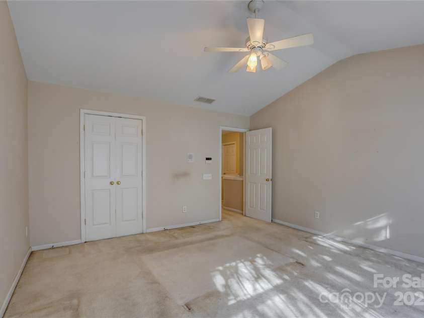 5523 Bentgrass Run Drive, Charlotte, NC 28269.  MLS# CAR4324679, YatesRealty ID 9275. 