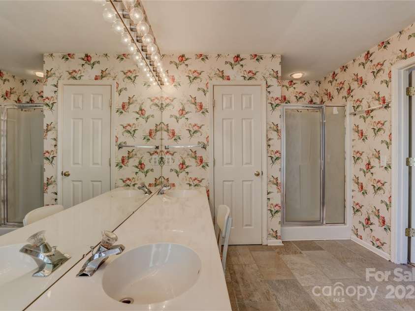 5523 Bentgrass Run Drive, Charlotte, NC 28269.  MLS# CAR4324679, YatesRealty ID 9275. 