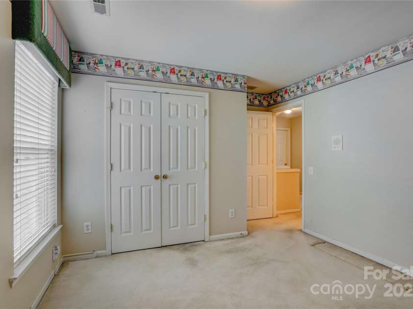 5523 Bentgrass Run Drive, Charlotte, NC 28269.  MLS# CAR4324679, YatesRealty ID 9275. 