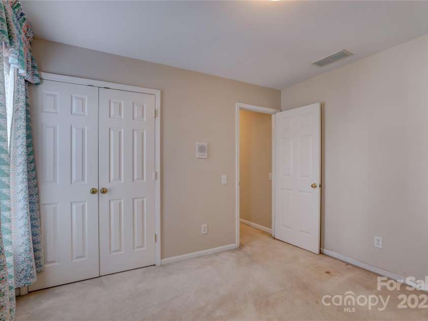 5523 Bentgrass Run Drive, Charlotte, NC 28269.  MLS# CAR4324679, YatesRealty ID 9275. 