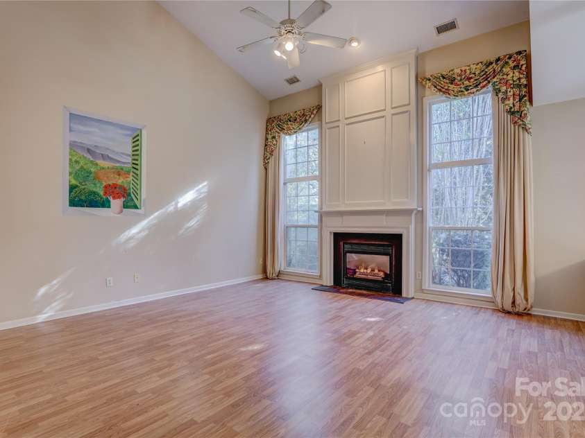 5523 Bentgrass Run Drive, Charlotte, NC 28269.  MLS# CAR4324679, YatesRealty ID 9275. Great room