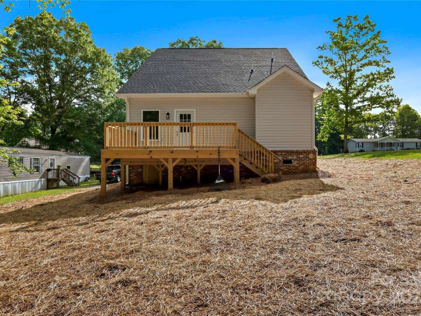 5064 Joyce Avenue, Winston Salem, NC 27106.  MLS# CAR4248054, YatesRealty ID 9277. 